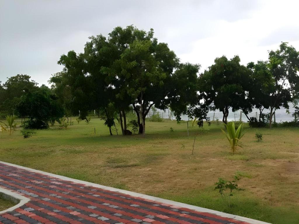 Naaval Hotel Batticaloa Exterior photo