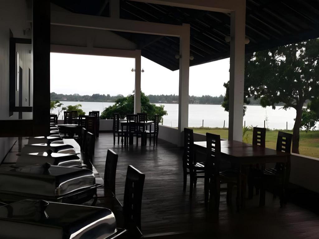 Naaval Hotel Batticaloa Exterior photo