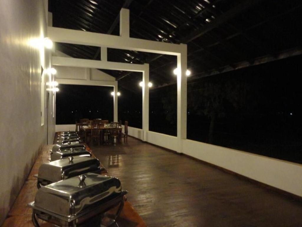 Naaval Hotel Batticaloa Exterior photo