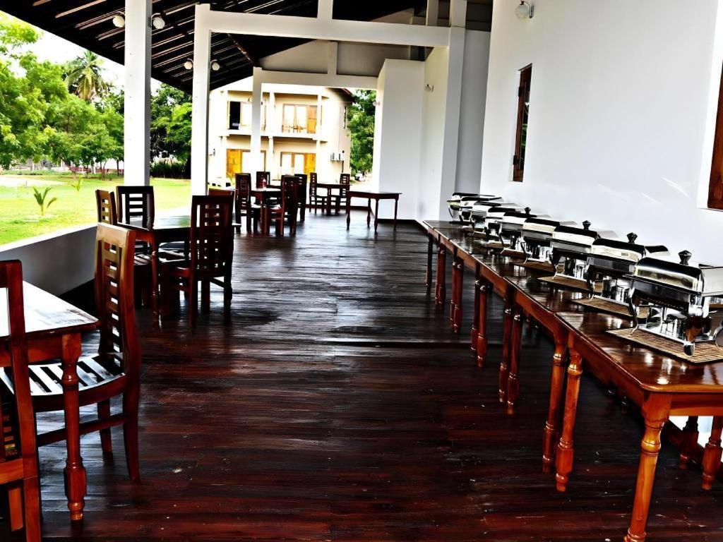 Naaval Hotel Batticaloa Exterior photo