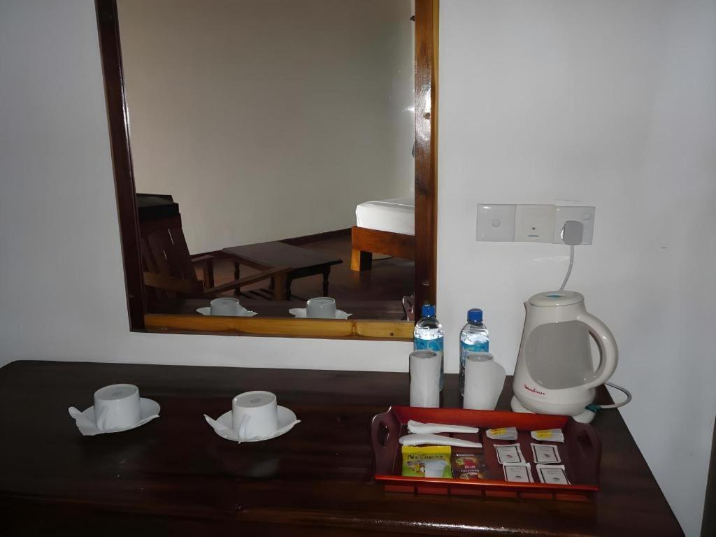 Naaval Hotel Batticaloa Exterior photo