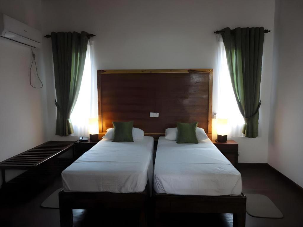 Naaval Hotel Batticaloa Exterior photo