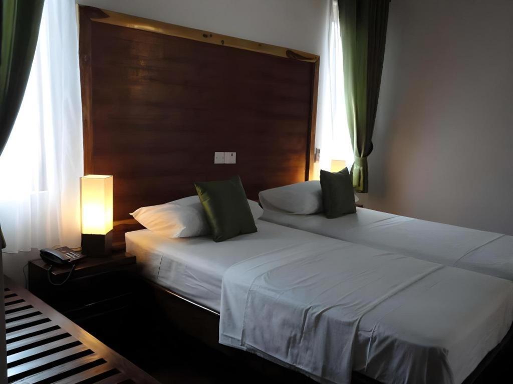 Naaval Hotel Batticaloa Exterior photo